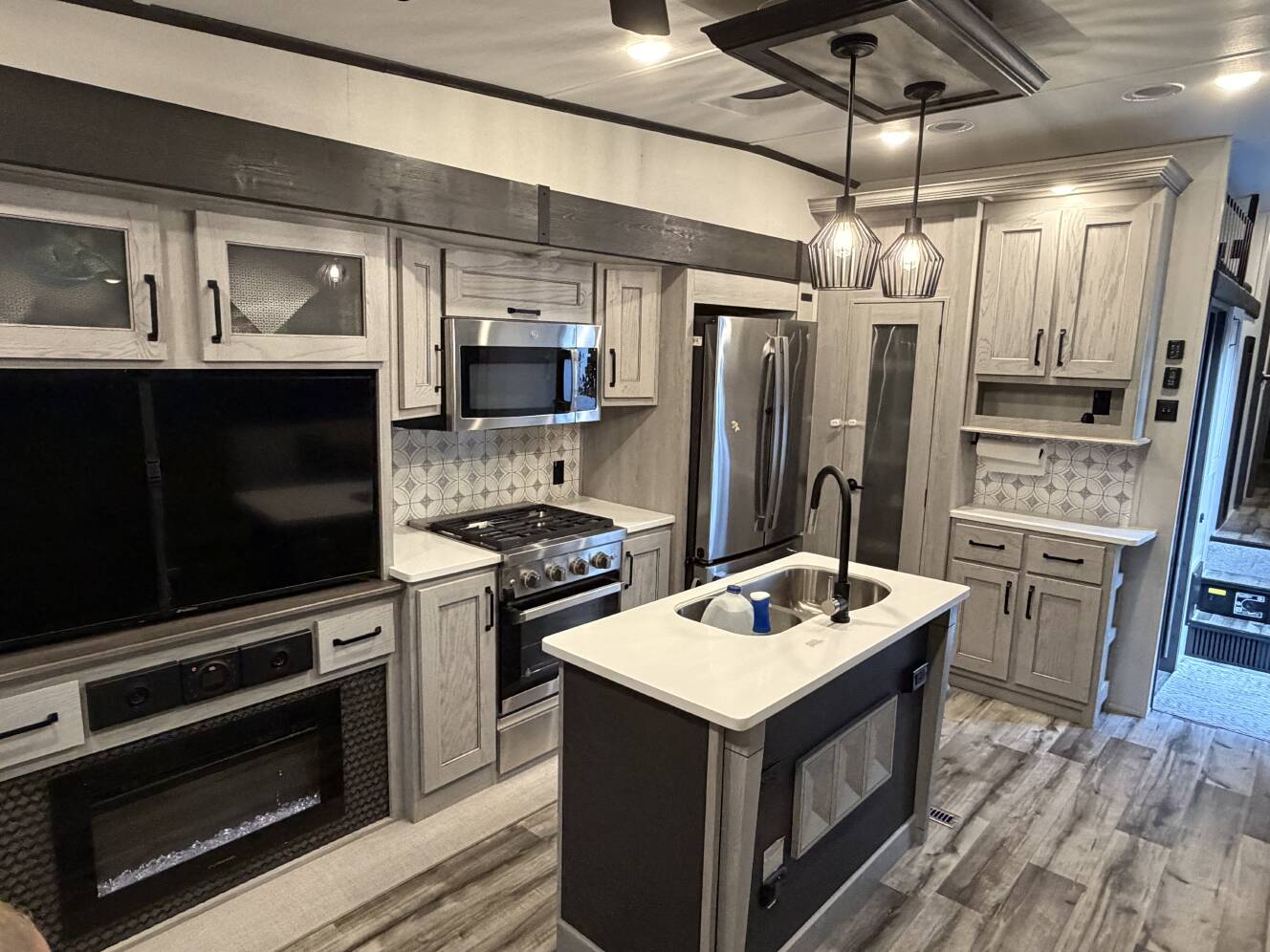 A photo of this 2023 Keystone MONTANA HIGH COUNTRY 385BR