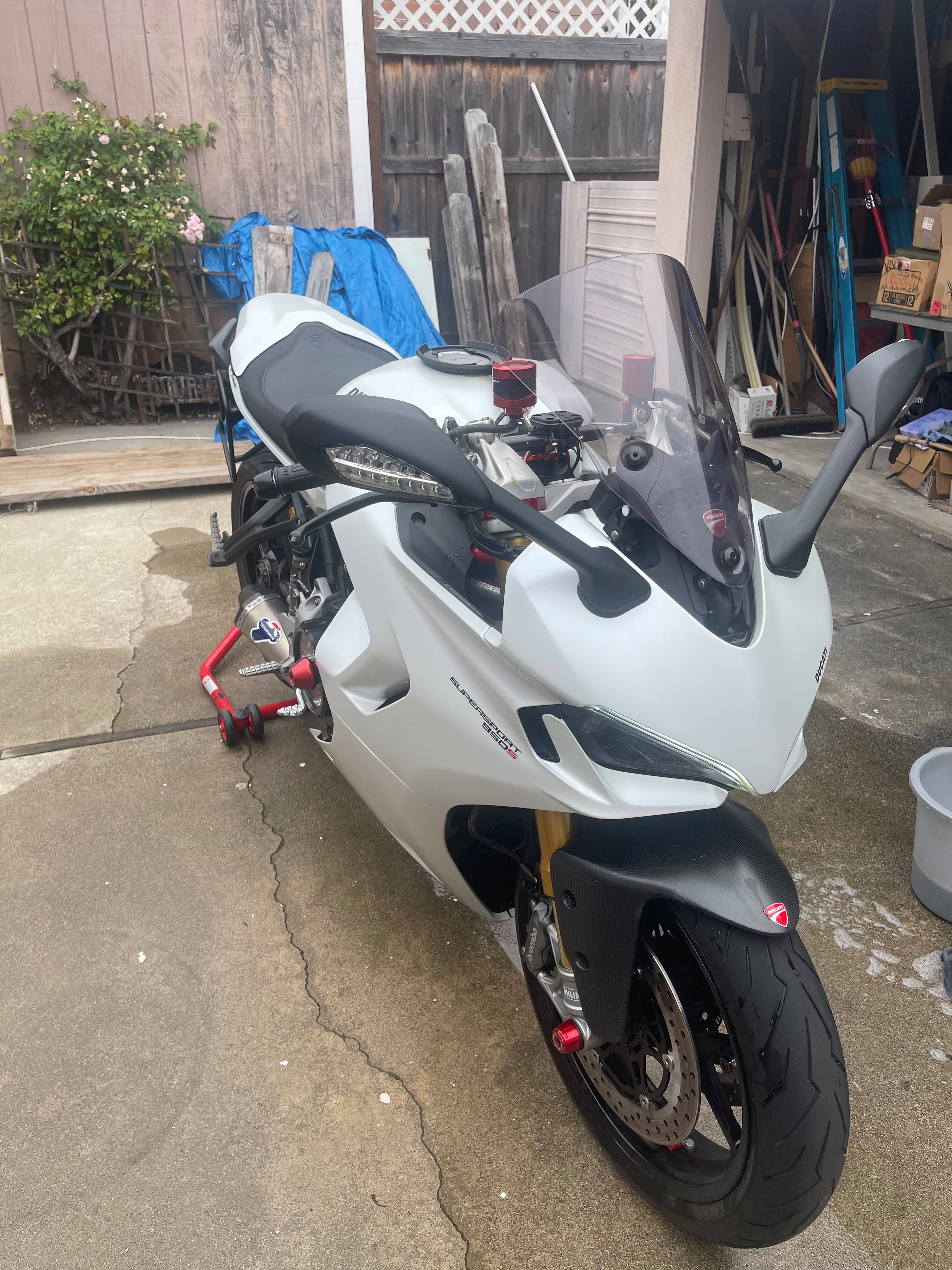 2021 Ducati SUPERSPORT 950 S Sportbike motorcycle