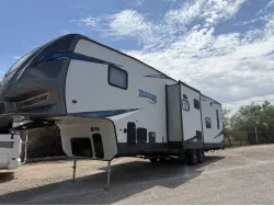 2019 FOREST RIVER VENGEANCE ROGUE 324A13