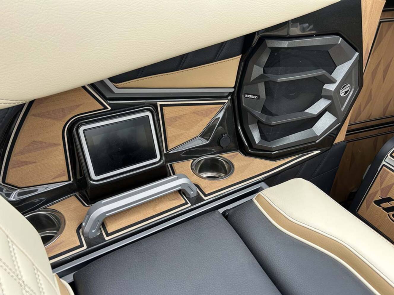 A photo of this 2024 Tige 23ZX