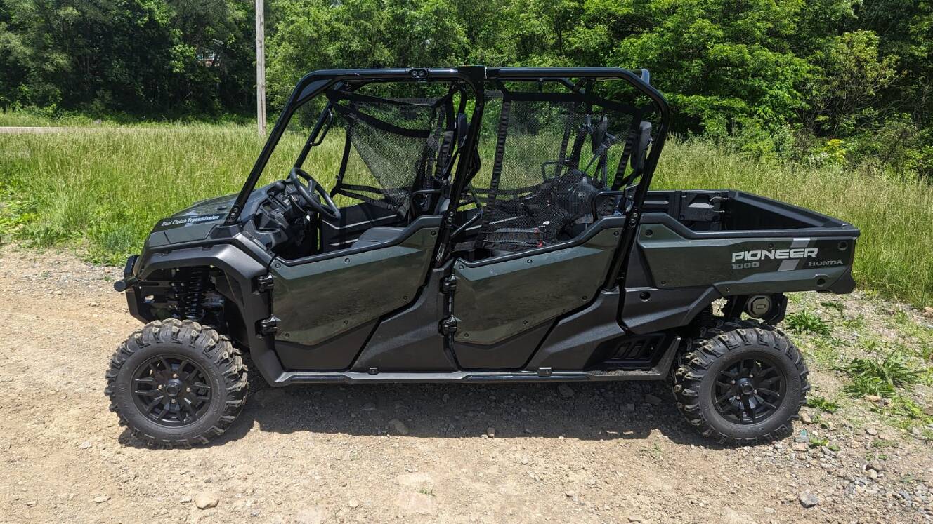 A photo of this 2025 Honda Pioneer 1000-6 Deluxe Crew
