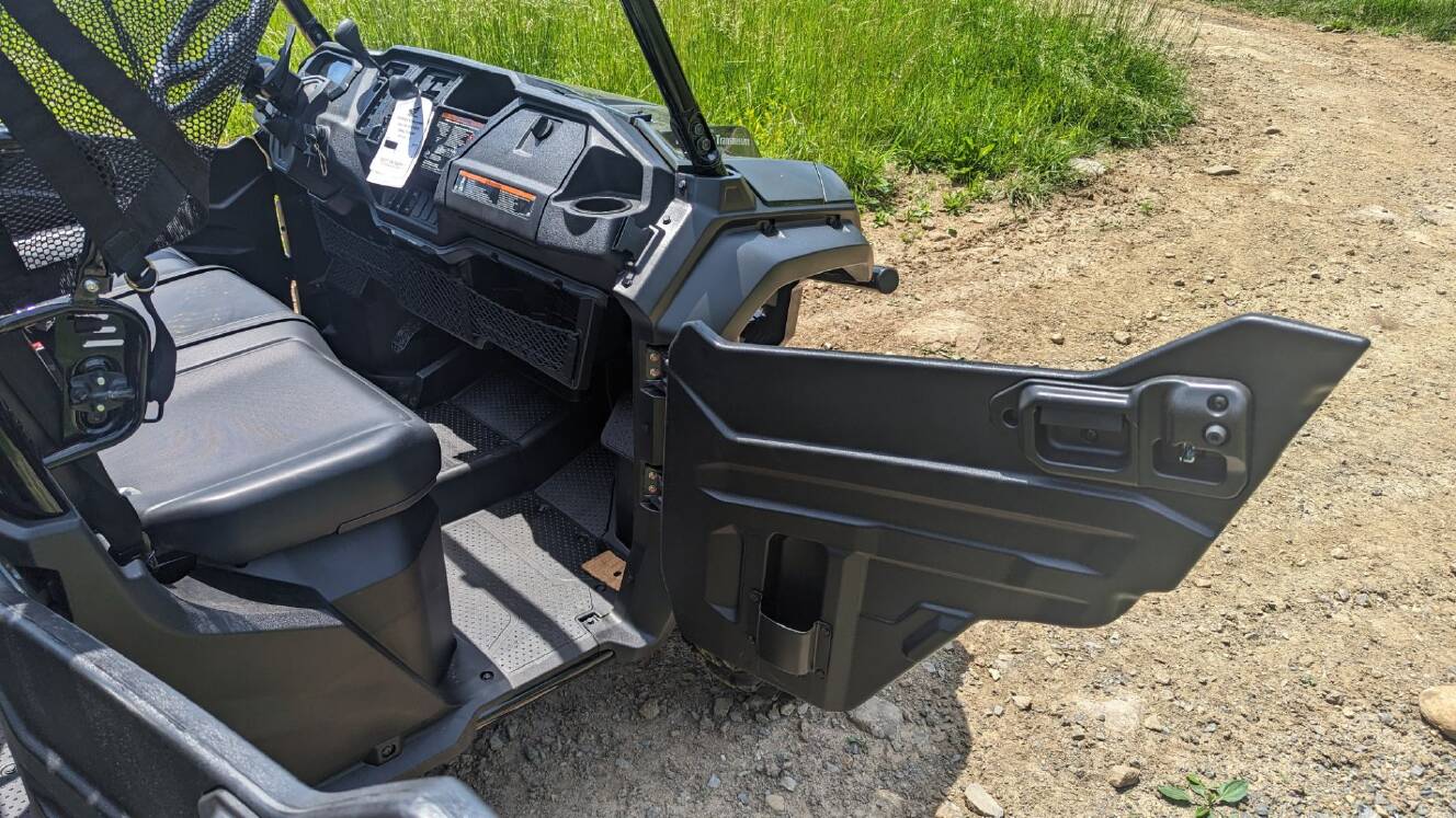 A photo of this 2025 Honda Pioneer 1000-6 Deluxe Crew
