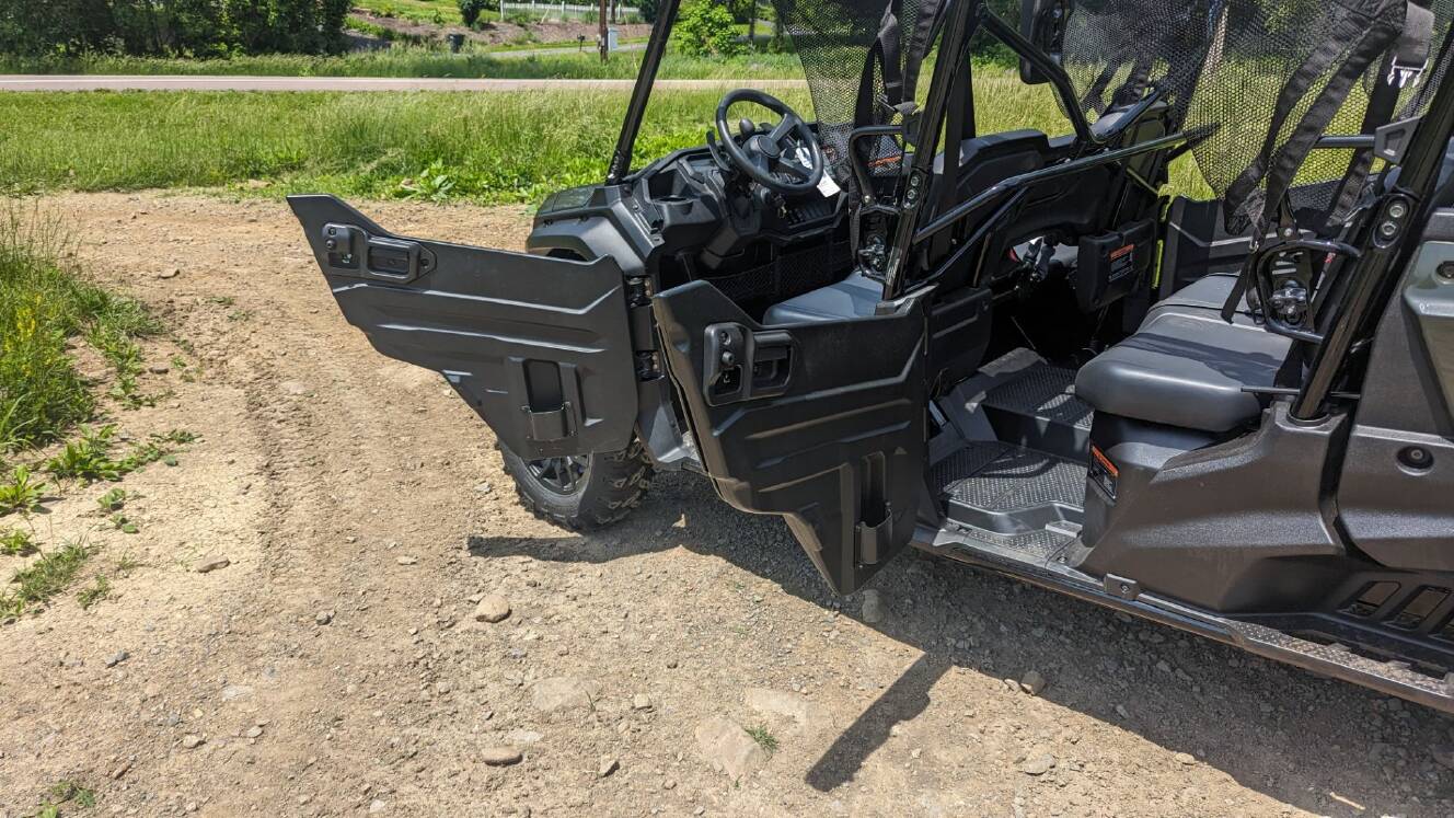 A photo of this 2025 Honda Pioneer 1000-6 Deluxe Crew