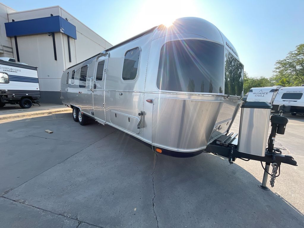 2024 Airstream Classic 33FB in wheat ridge CO
