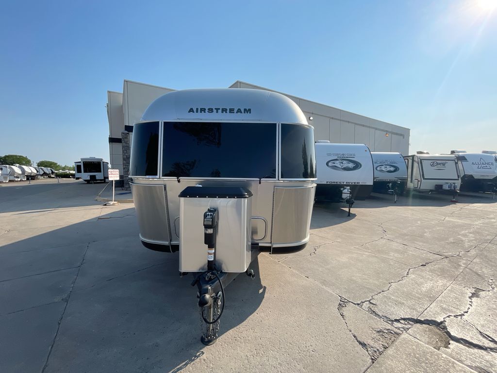 2024 Airstream Classic 33FB in wheat ridge CO