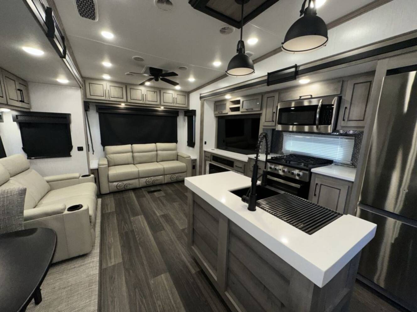 A photo of this 2022 Heartland Big Country 3155RLK