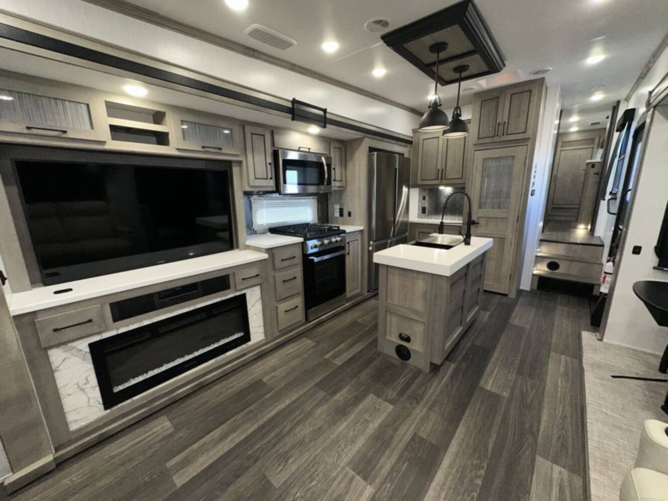 A photo of this 2022 Heartland Big Country 3155RLK
