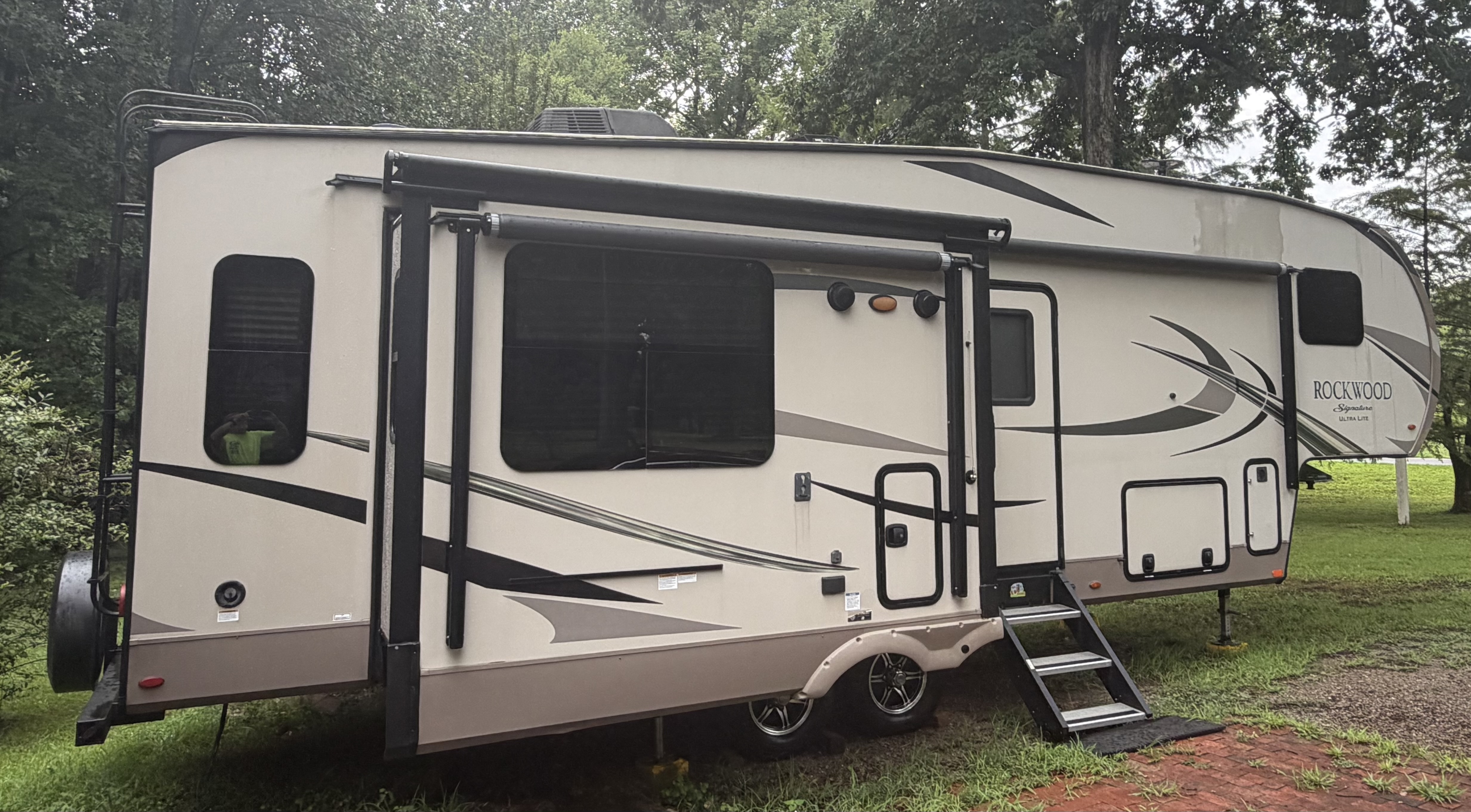 2019 Forest River ROCKWOOD SIGNATURE ULTRA LITE 8289WS RV