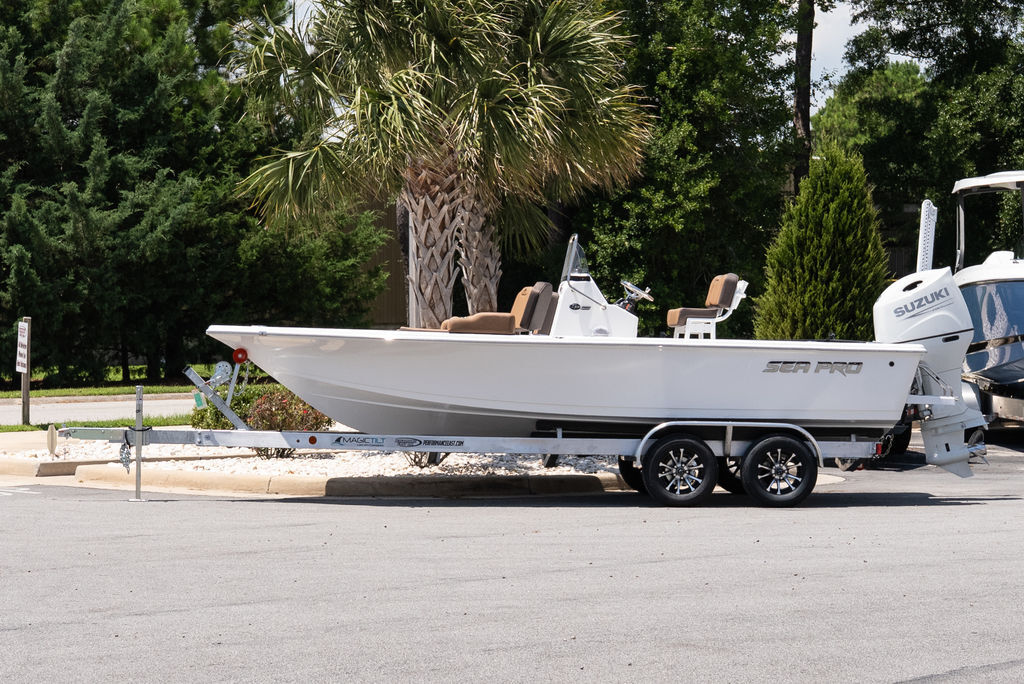 2027 Sea Pro 210 DLX in cedar point NC