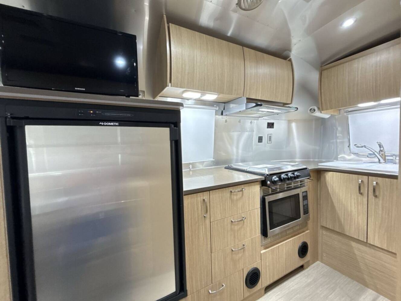 A photo of this 2018 Airstream Flying Cloud 20FB