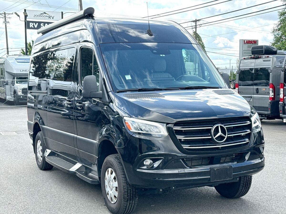 2022 Ultimate Toys Ultimate Cruiser 144 *4X4 *8 seater * Rear Bath in fife WA
