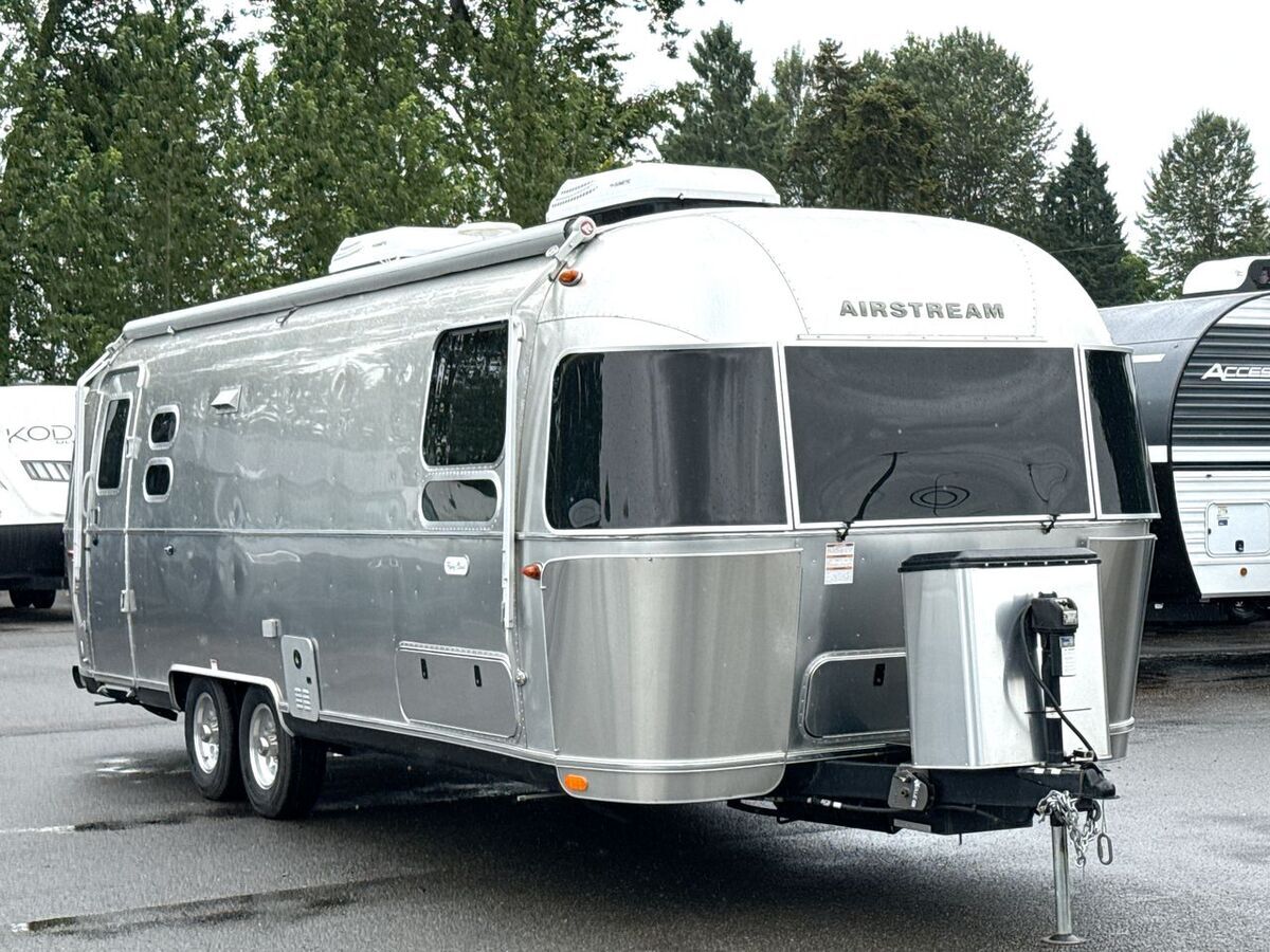 2022 Airstream Flying Cloud 27FB Twin in fife WA
