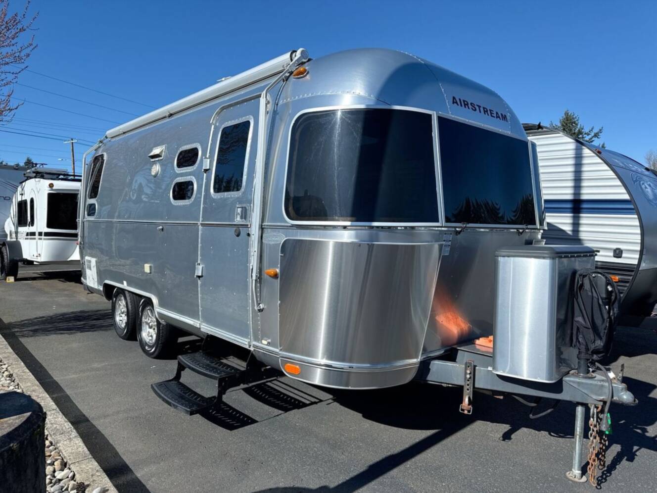 A photo of this 2015 Airstream Flying Cloud