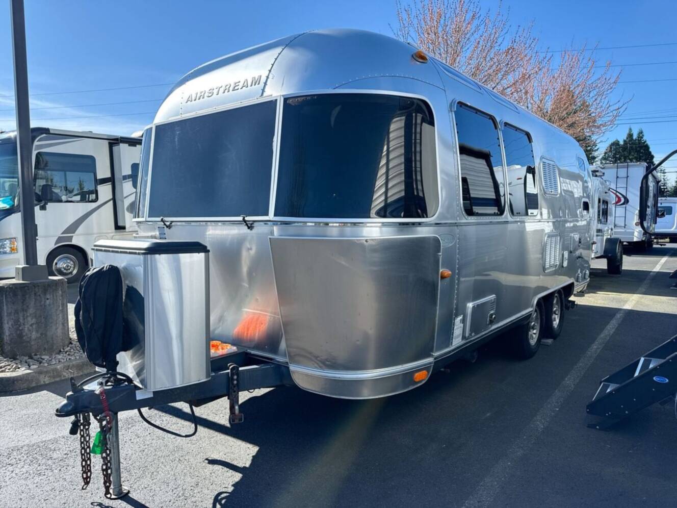 A photo of this 2015 Airstream Flying Cloud