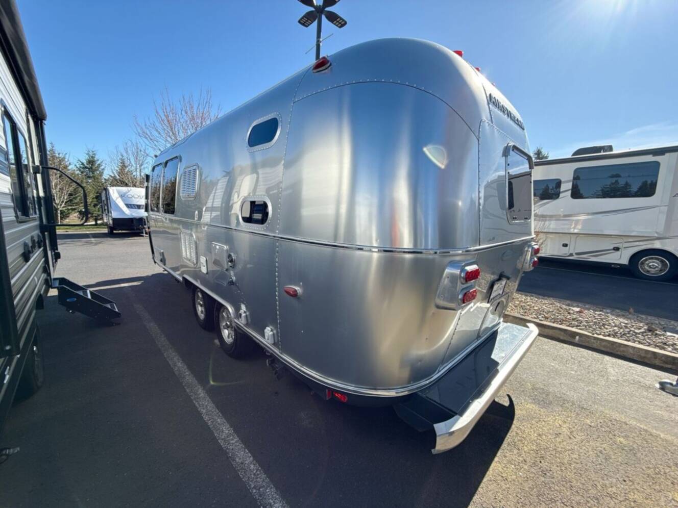 A photo of this 2015 Airstream Flying Cloud