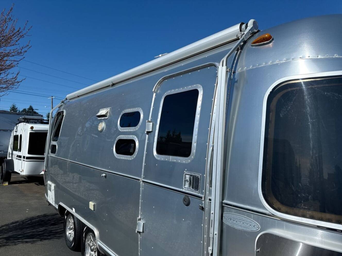 A photo of this 2015 Airstream Flying Cloud