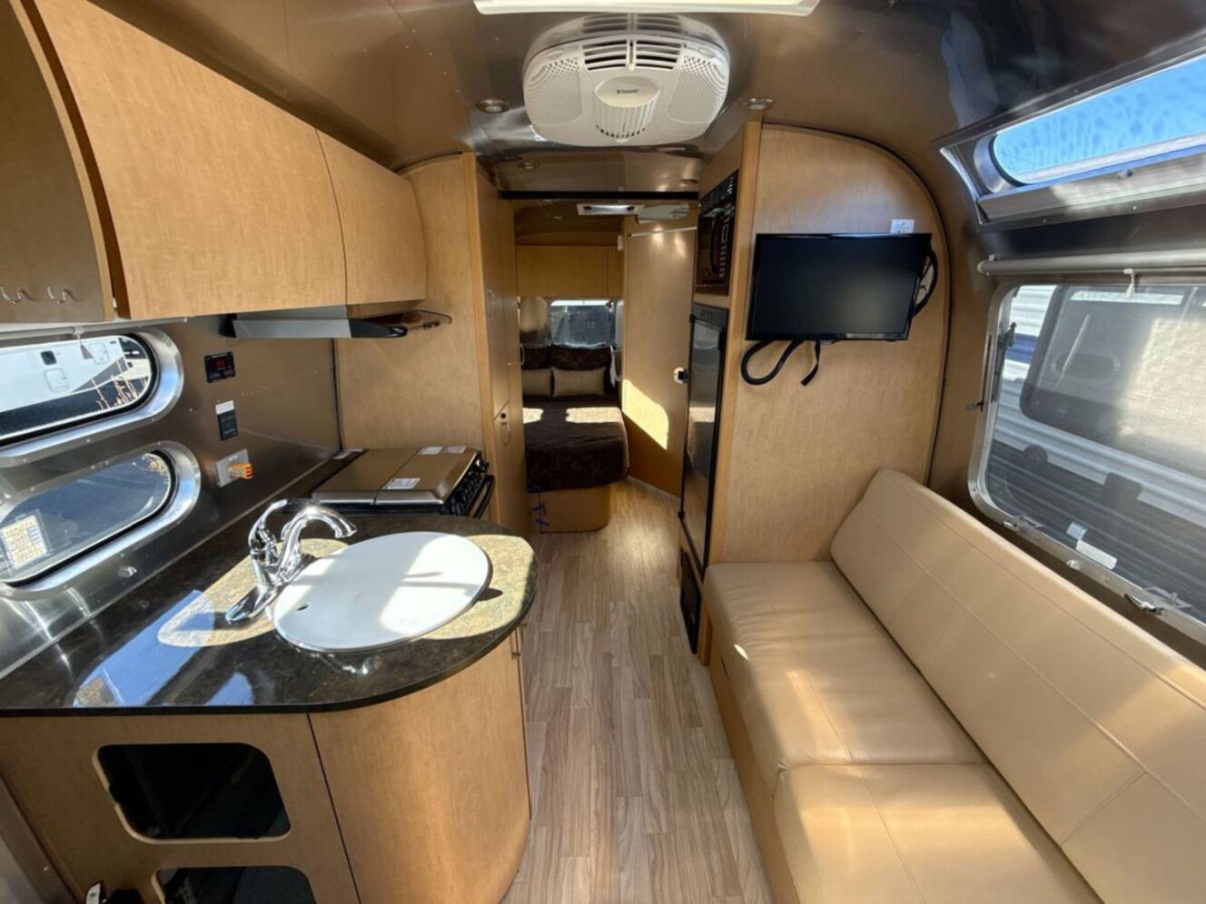 A photo of this 2015 Airstream Flying Cloud