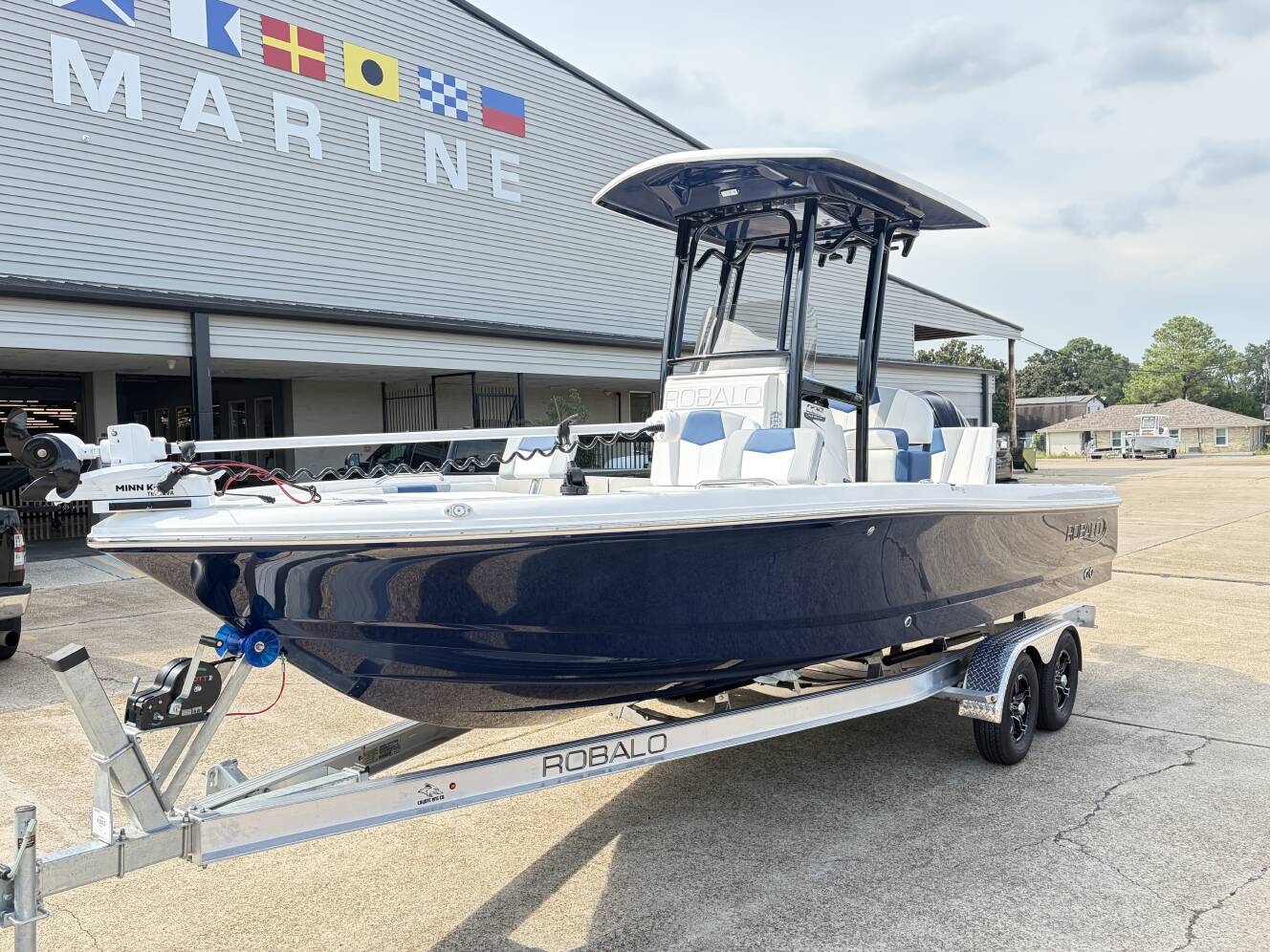 A photo of this 2027 Robalo 226 CAYMAN