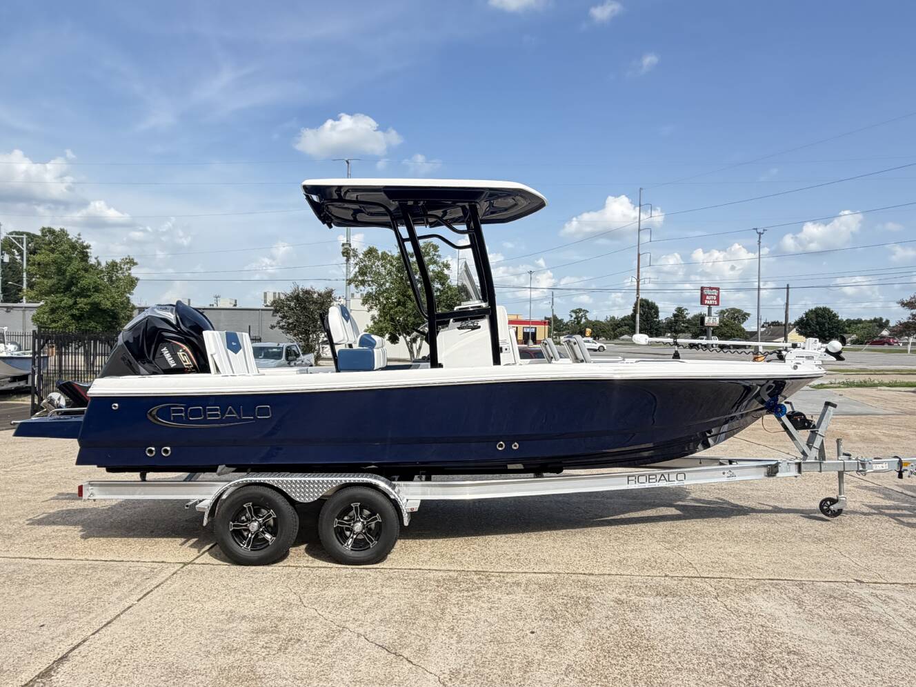 A photo of this 2027 Robalo 226 CAYMAN