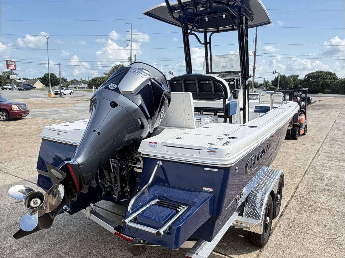 A photo of this 2027 Robalo 226 CAYMAN