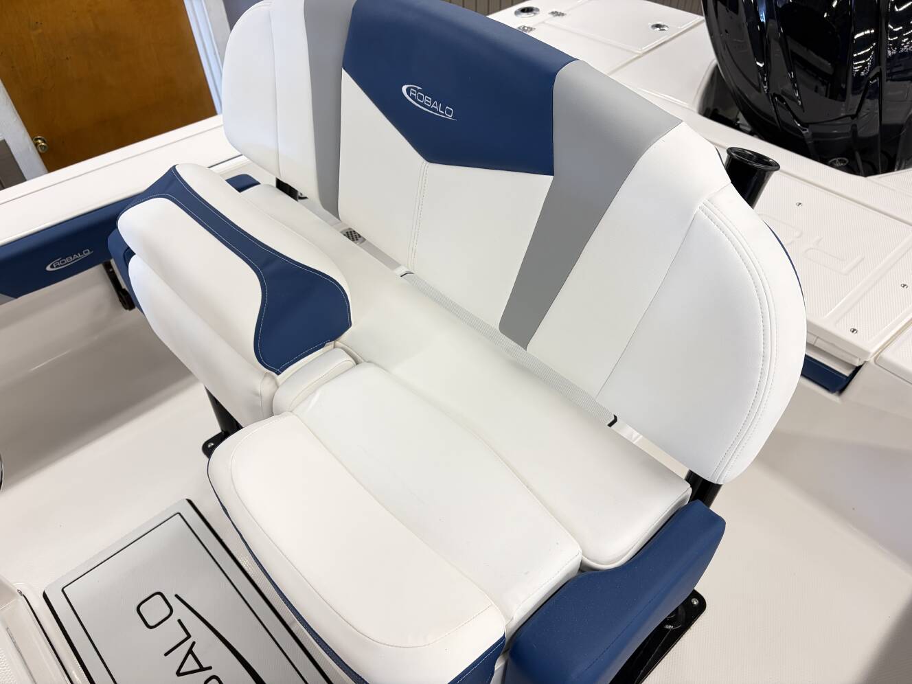 A photo of this 2027 Robalo 226 CAYMAN