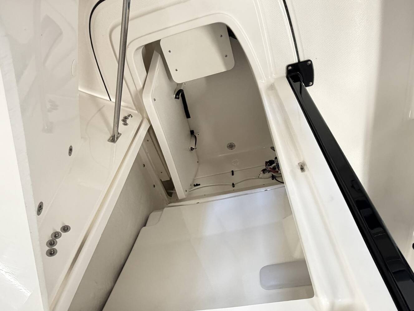 A photo of this 2027 Robalo 226 CAYMAN
