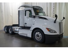 3 of the Best Sleeper Cab Trucks image