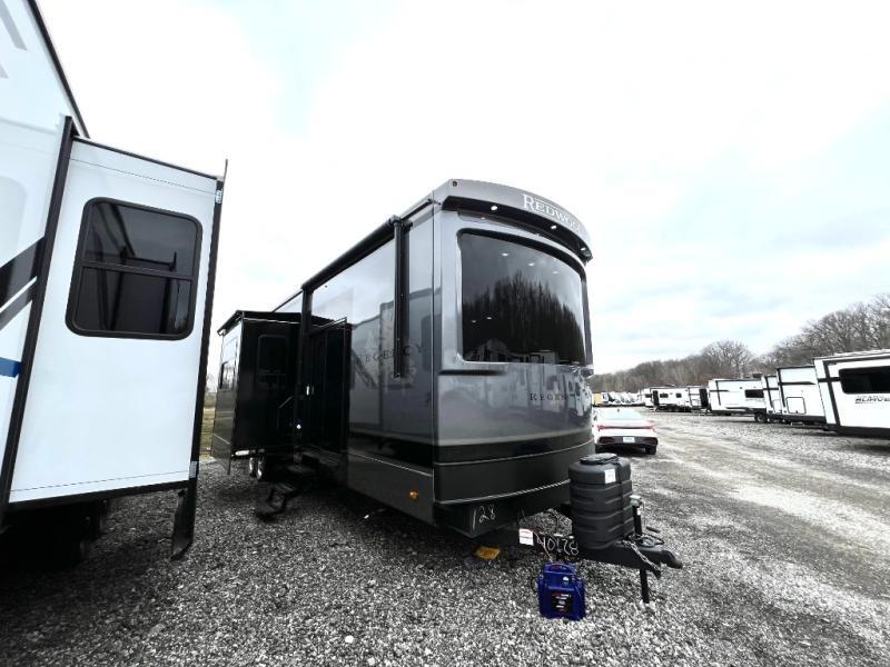 2025 Crossroads Redwood Regency 3881FKL RV
