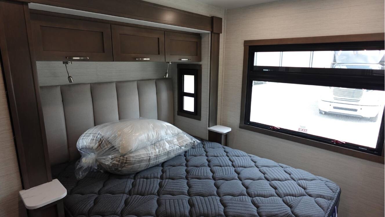A photo of this 2027 Dynamax ISATA 6 31KS