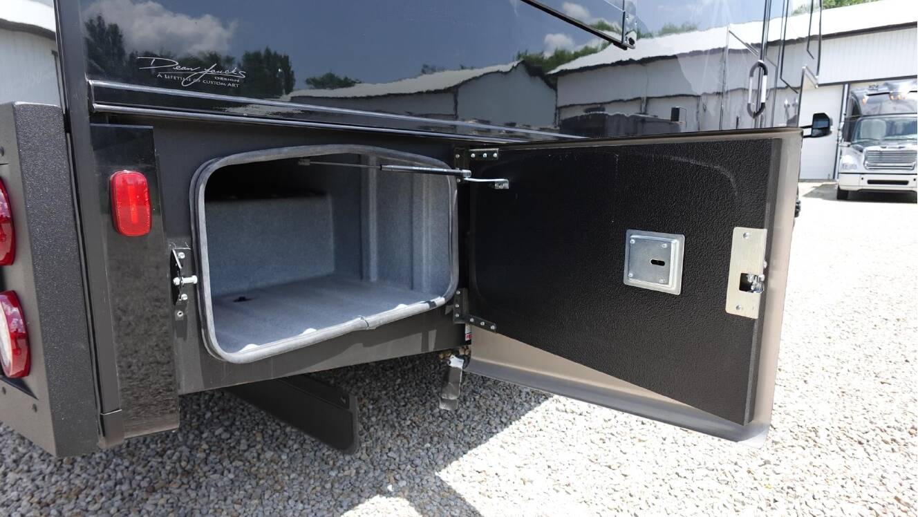 A photo of this 2027 Dynamax ISATA 6 31KS