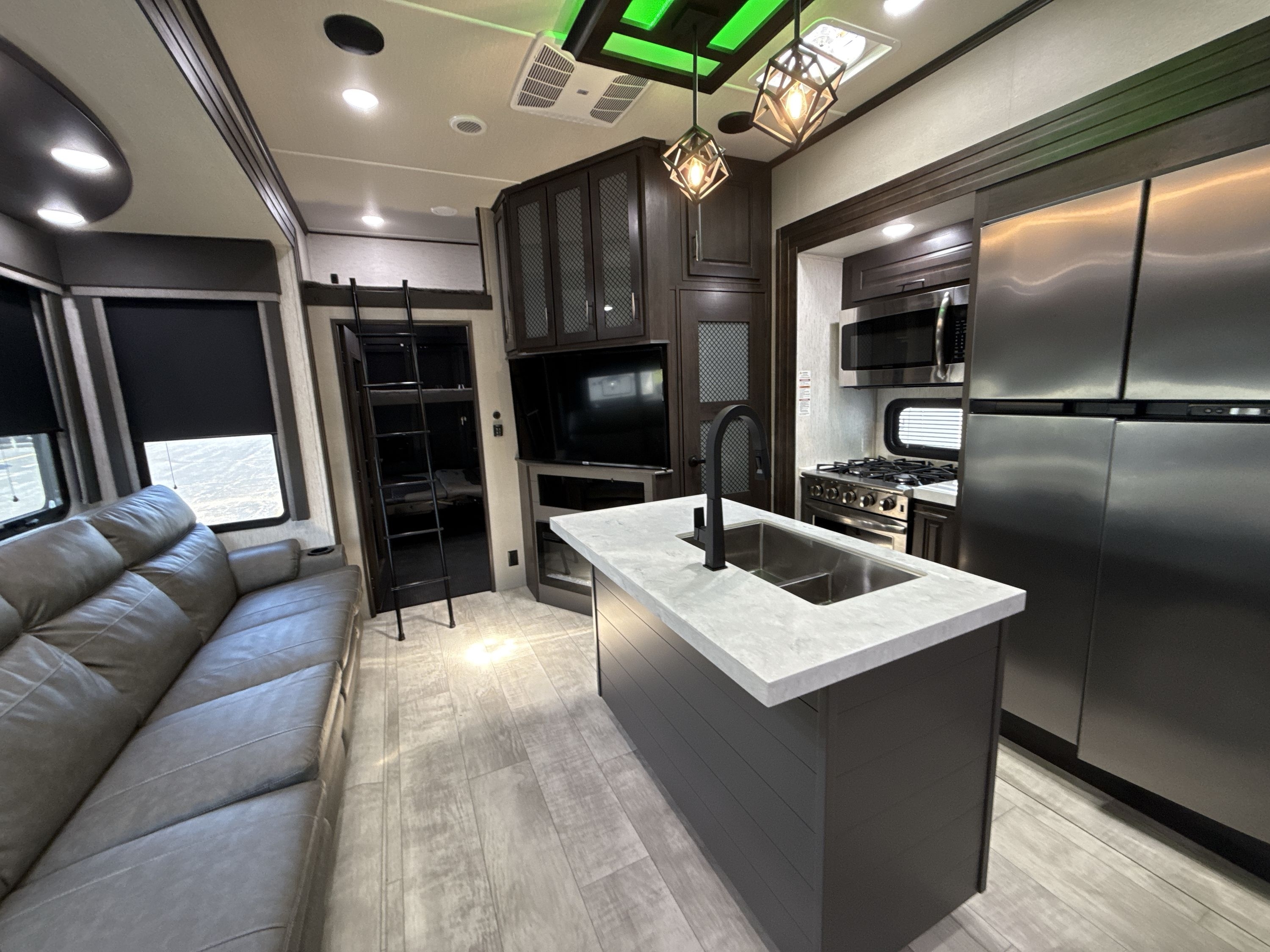 2023 Grand Design MOMENTUM M CLASS 351MS in birch run MI