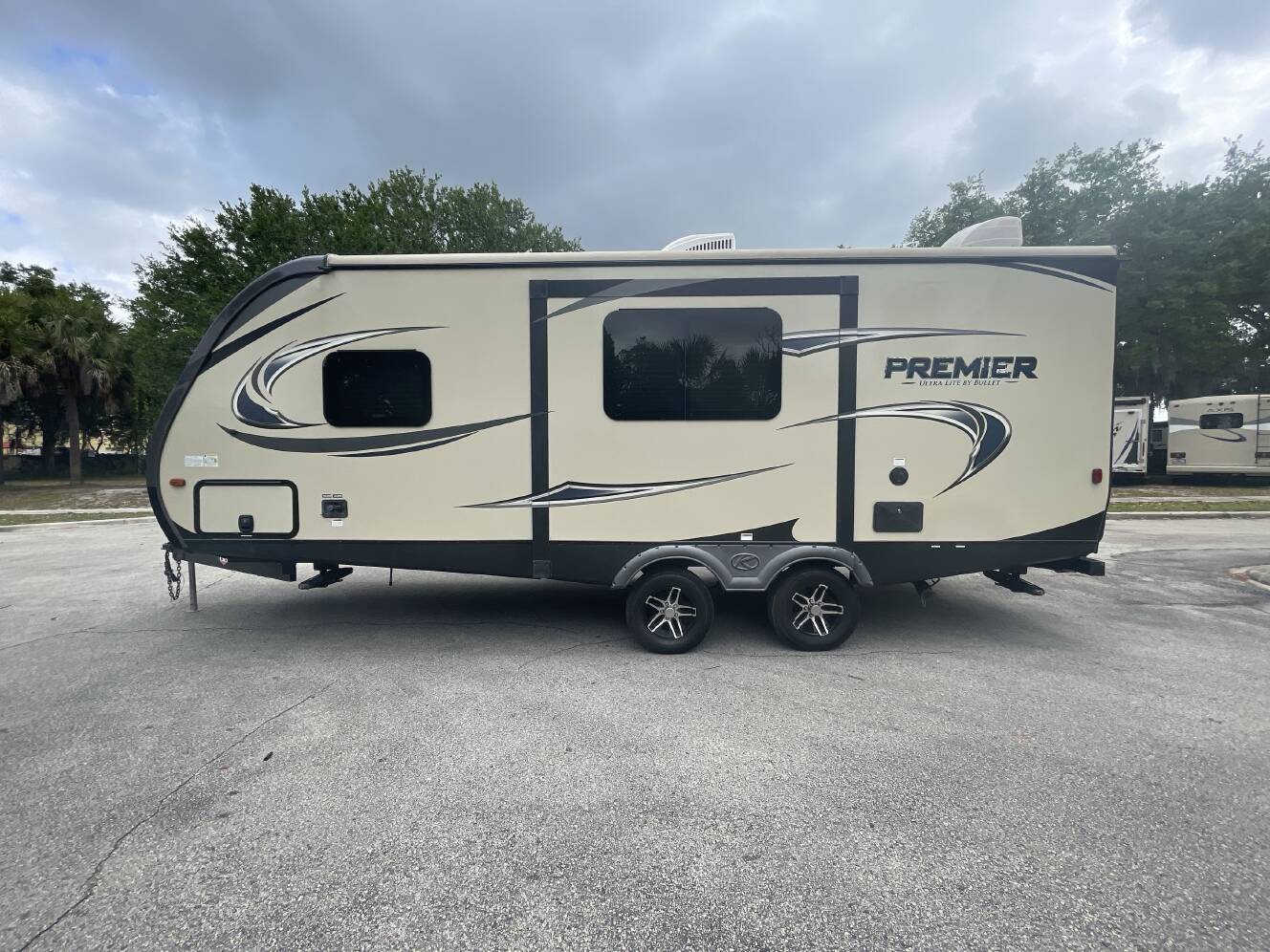 A photo of this 2018 Keystone BULLET PREMIER 22RBPR