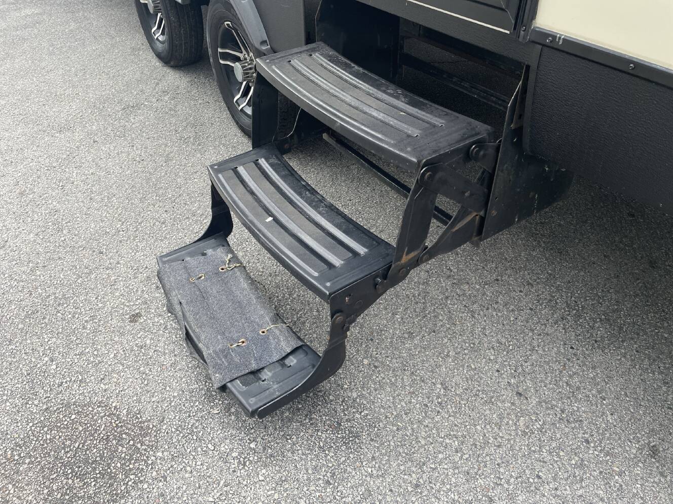 A photo of this 2018 Keystone BULLET PREMIER 22RBPR