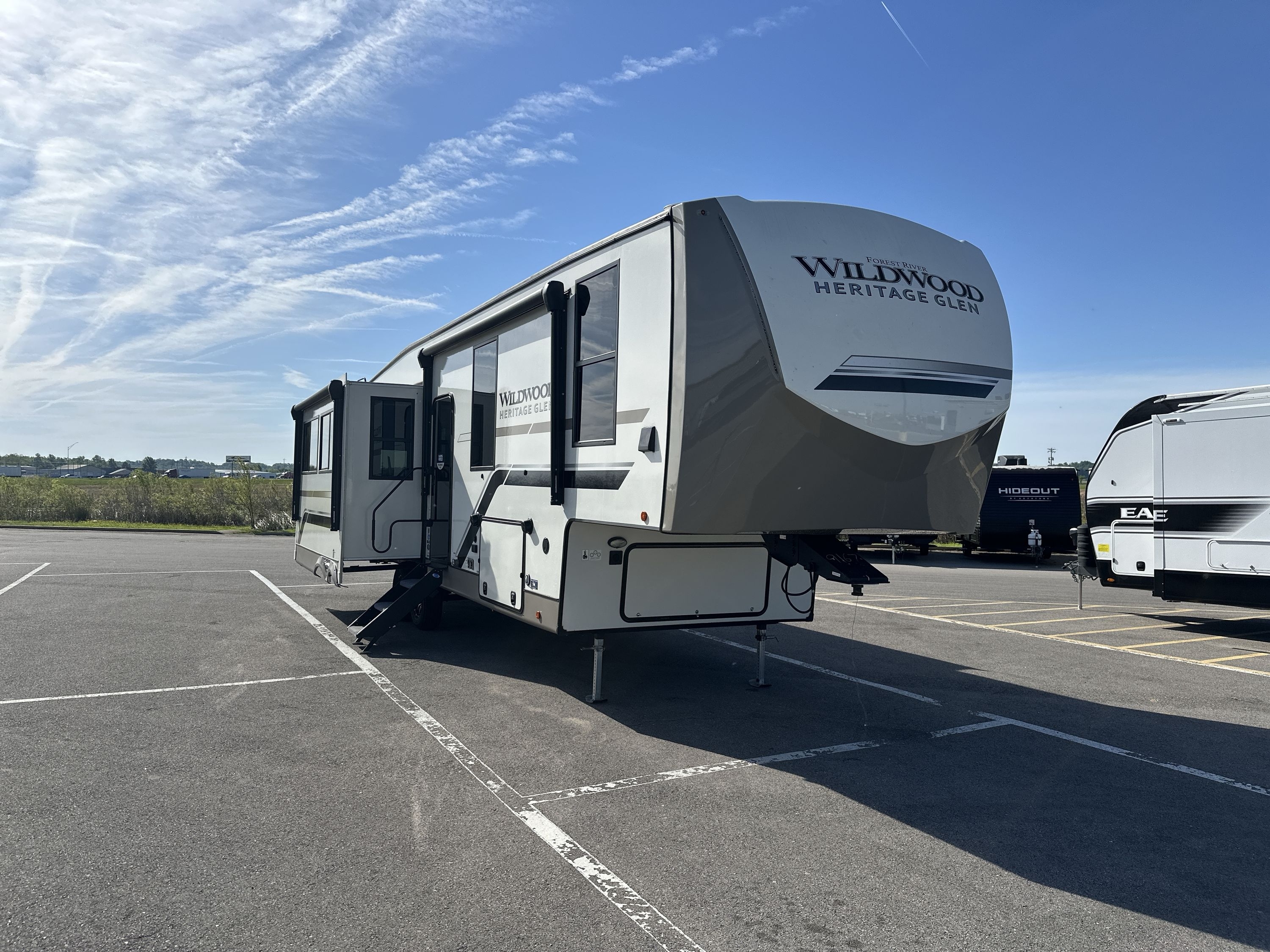2024 Forest River WILDWOOD HERITAGE GLEN 325RL RV