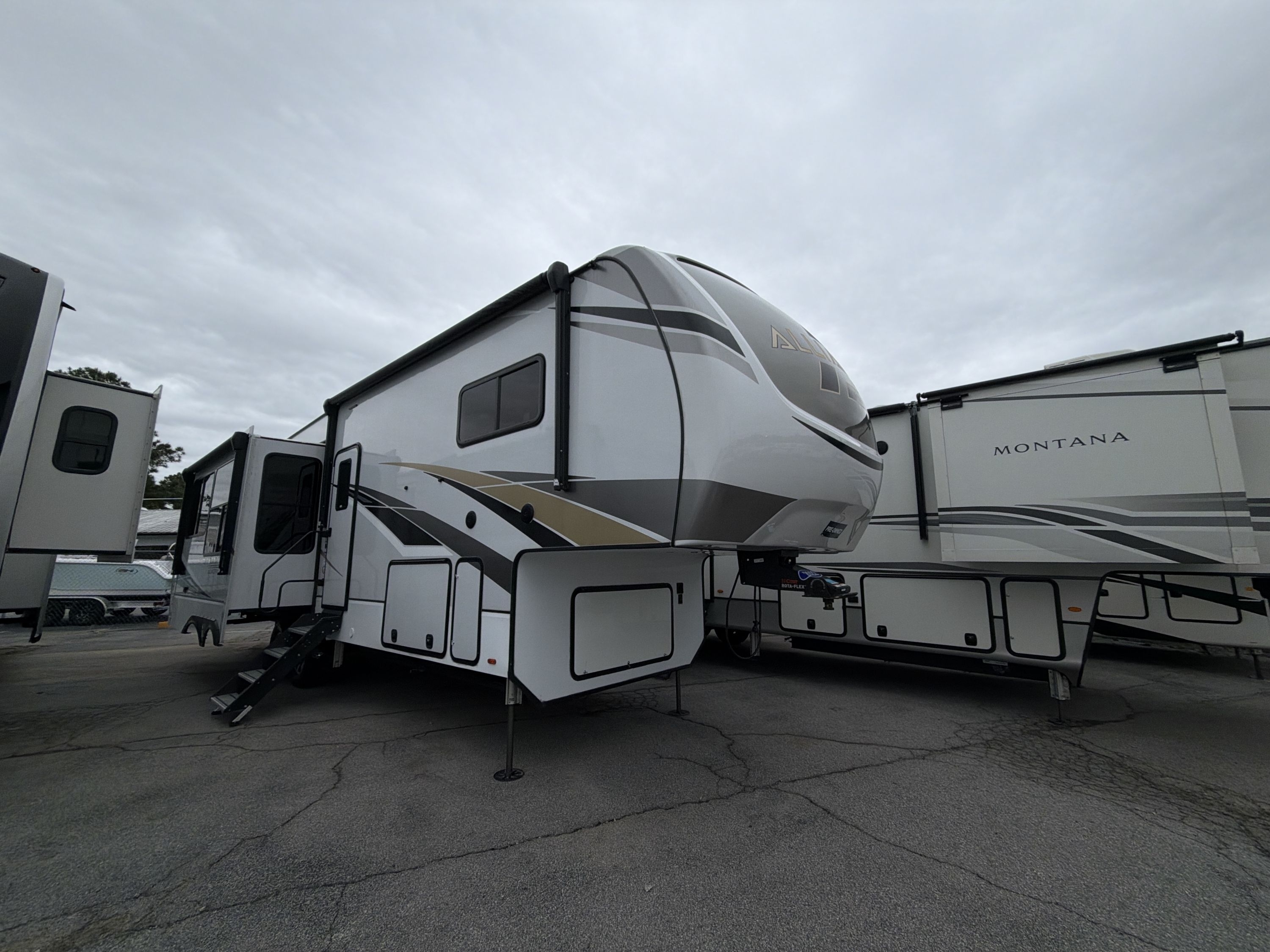 2022 Alliance PARADIGM 310RL RV