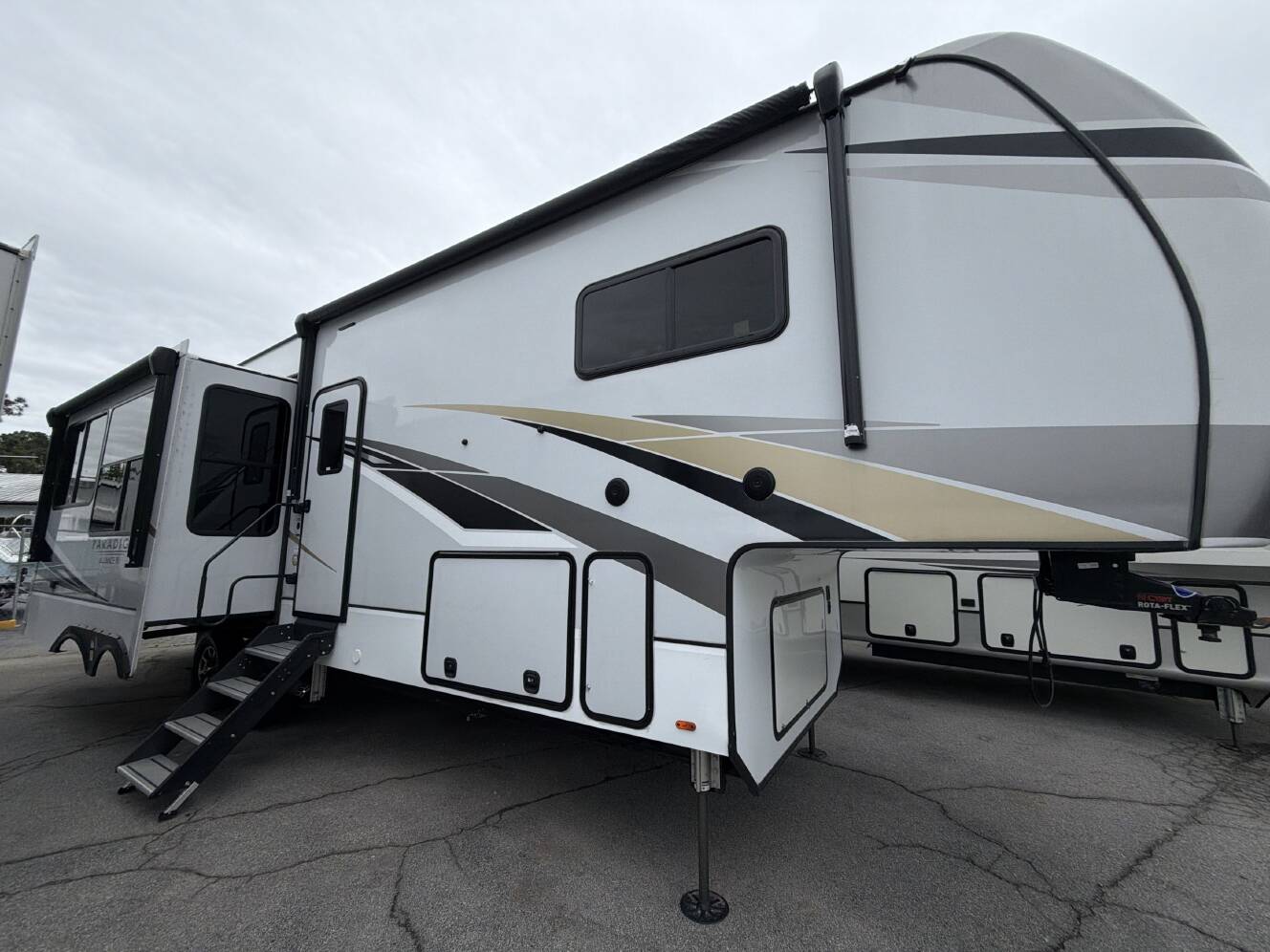 A photo of this 2022 Alliance PARADIGM 310RL
