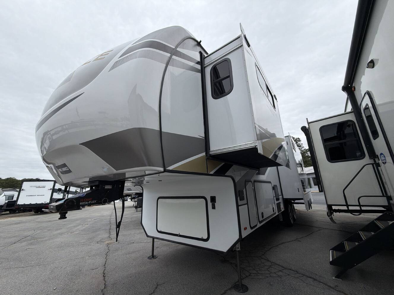 A photo of this 2022 Alliance PARADIGM 310RL