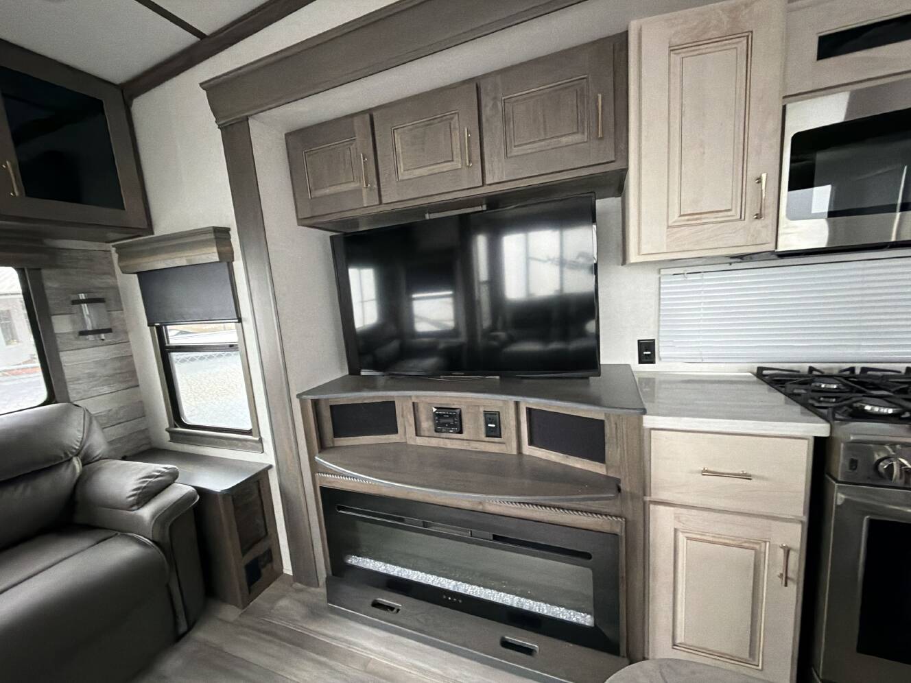A photo of this 2022 Alliance PARADIGM 310RL