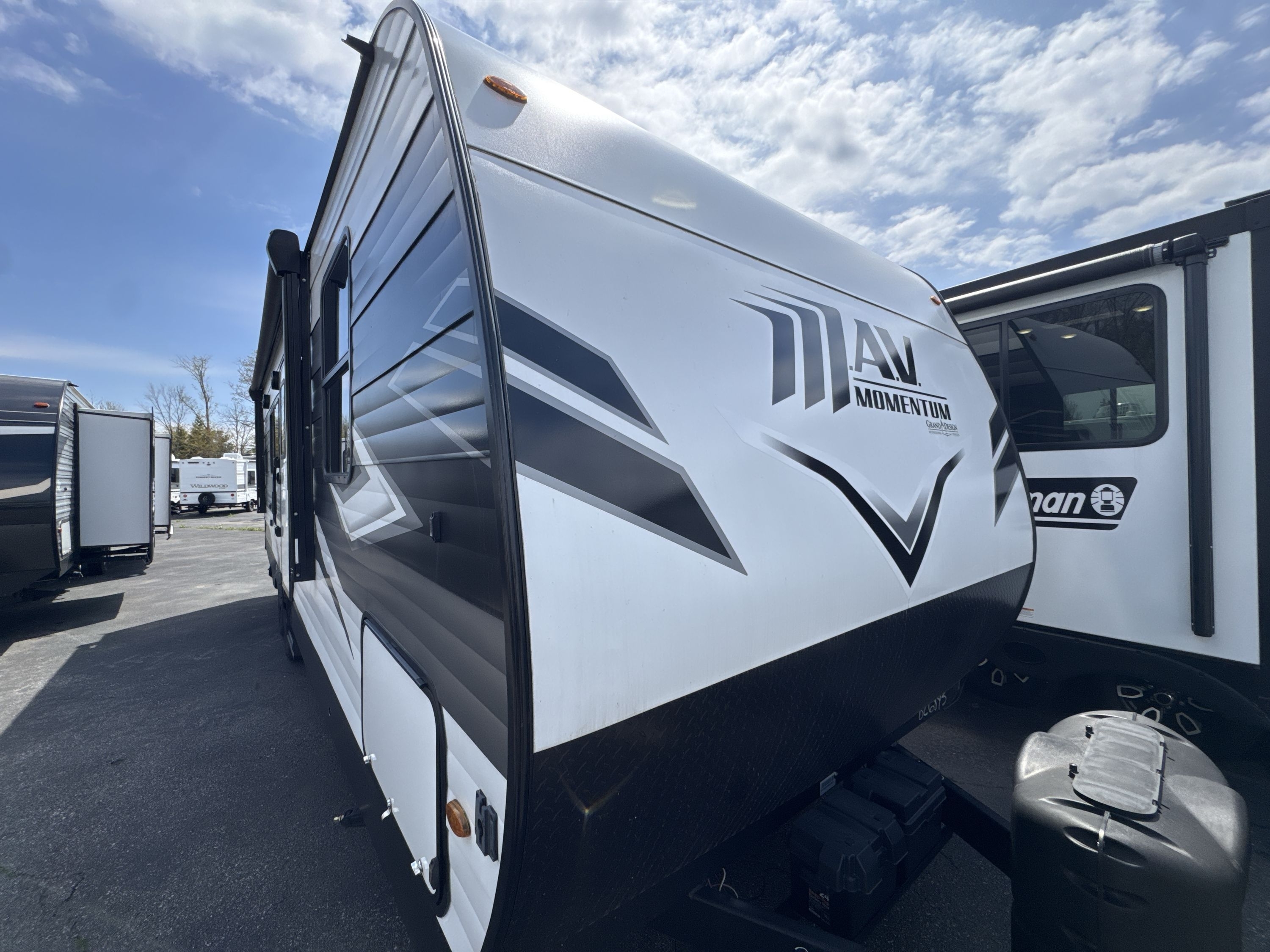 2024 Grand Design MOMENTUM MAV 27MAV Travel Trailer Toy Hauler RV