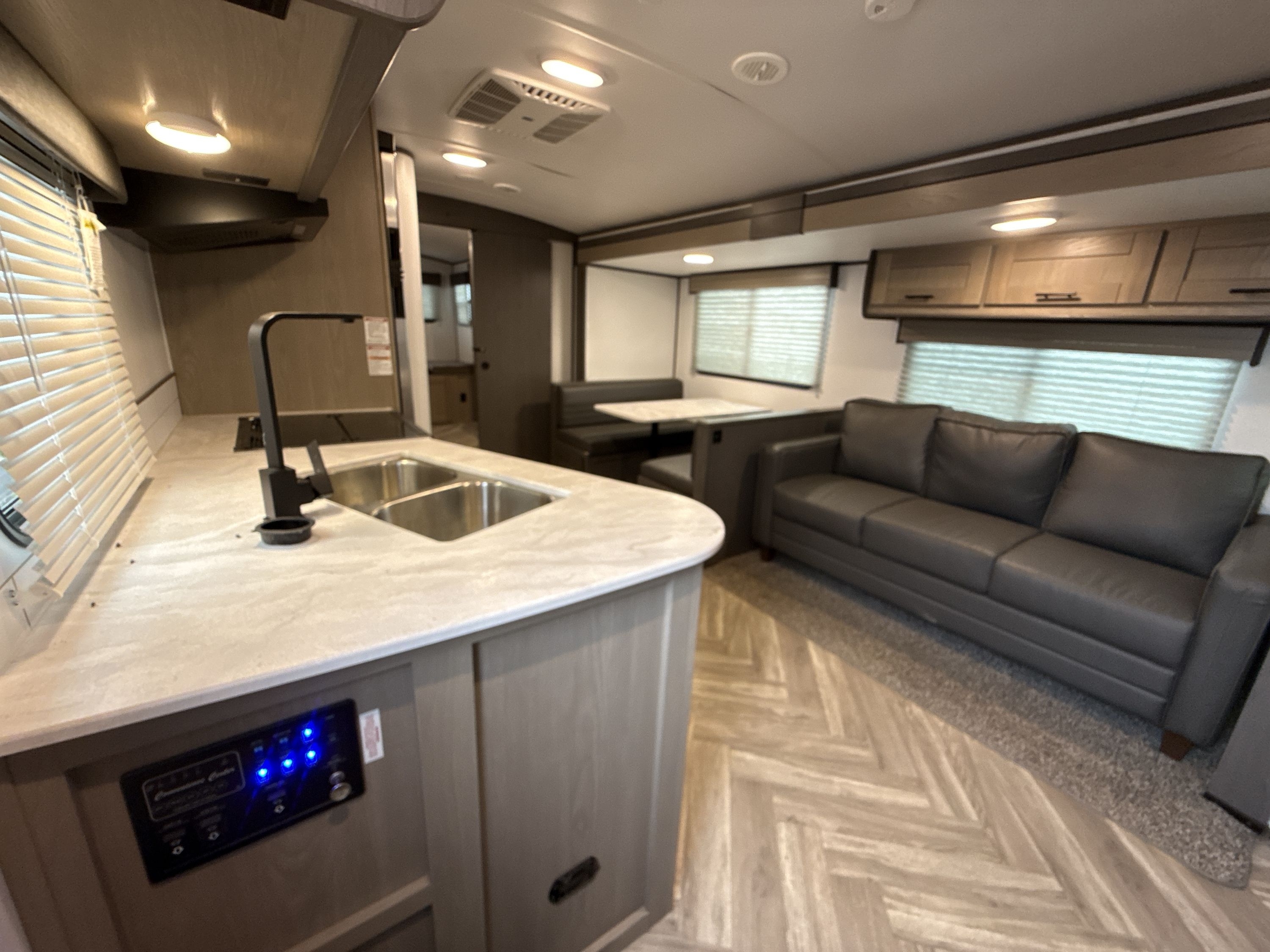 2021 Cruiser Rv SHADOW CRUISER 325BHS in richmond IN