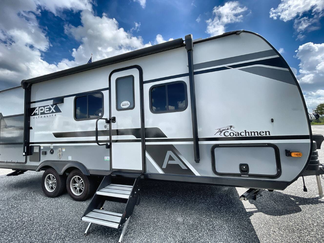 A photo of this 2024 Coachmen APEX ULTRA-LITE 215RBK