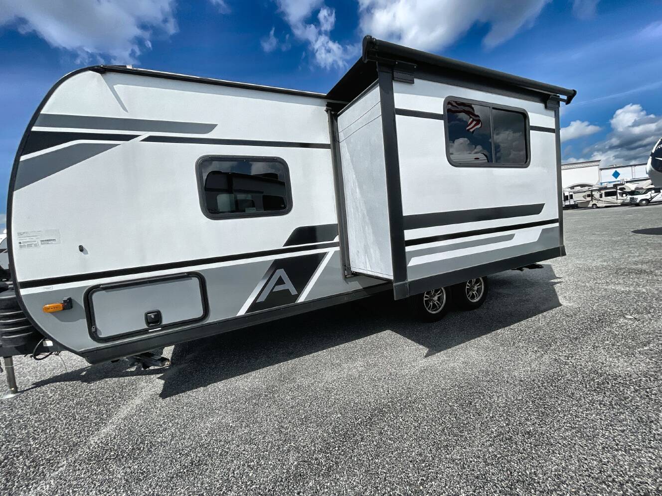 A photo of this 2024 Coachmen APEX ULTRA-LITE 215RBK
