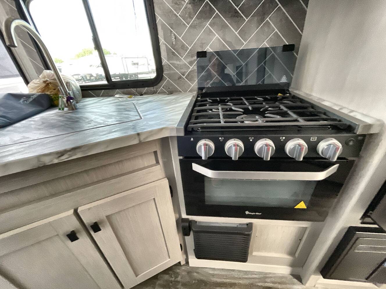 A photo of this 2024 Coachmen APEX ULTRA-LITE 215RBK