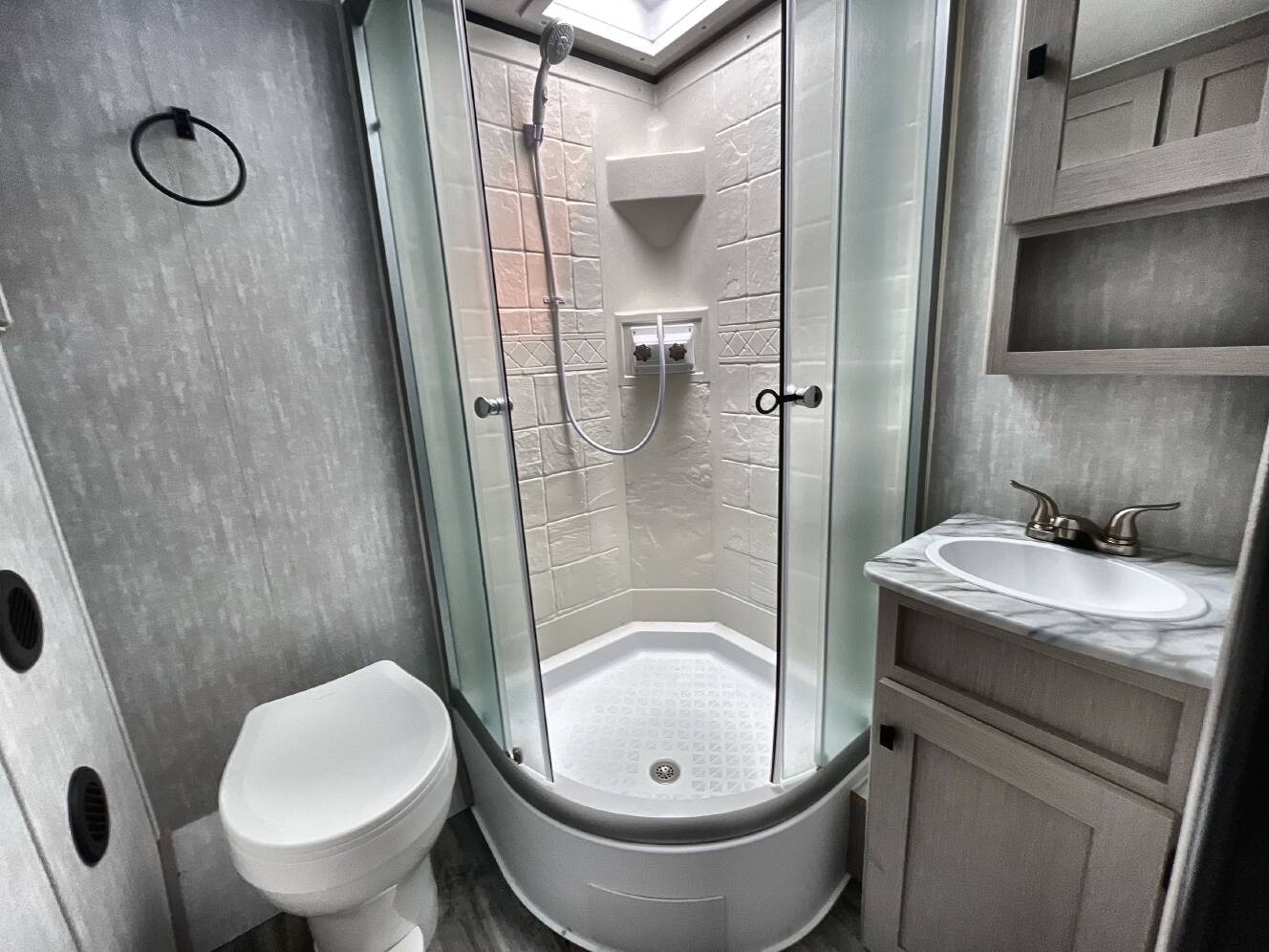A photo of this 2024 Coachmen APEX ULTRA-LITE 215RBK