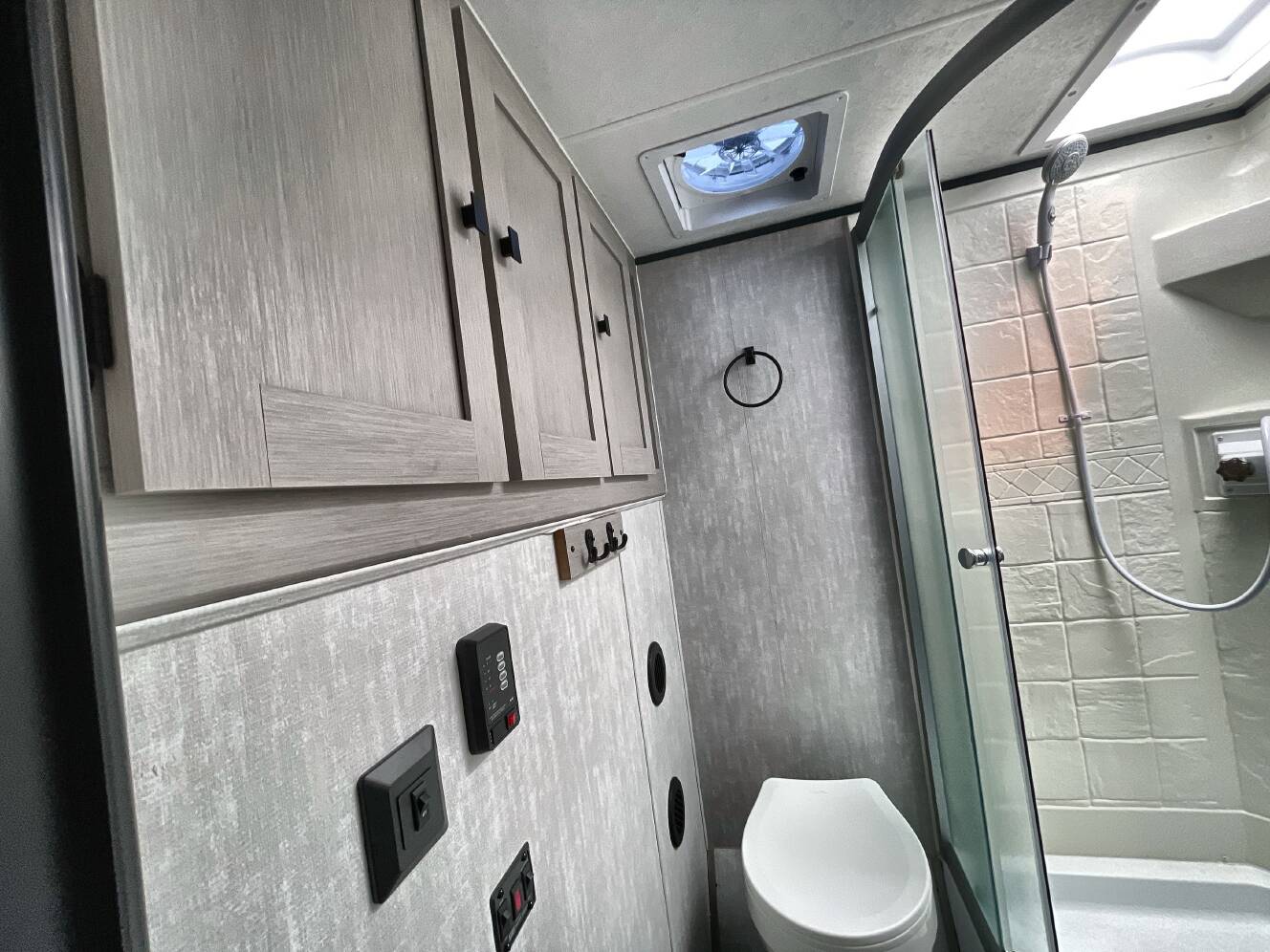 A photo of this 2024 Coachmen APEX ULTRA-LITE 215RBK