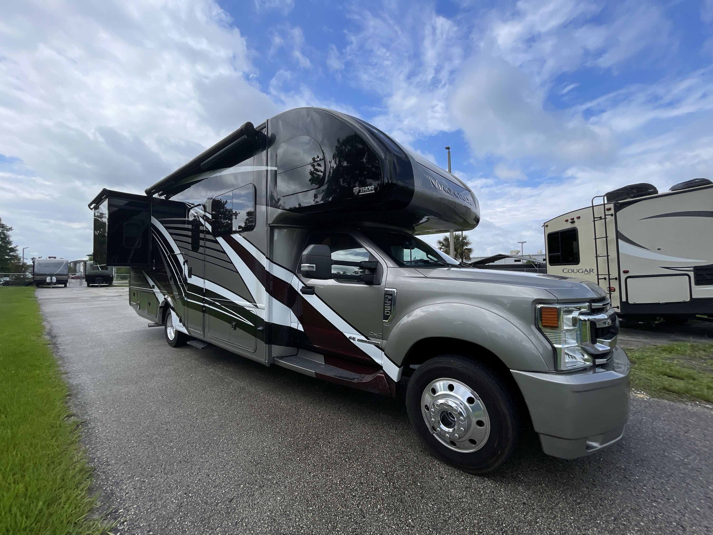 2023 Thor MAGNITUDE XG32 RV