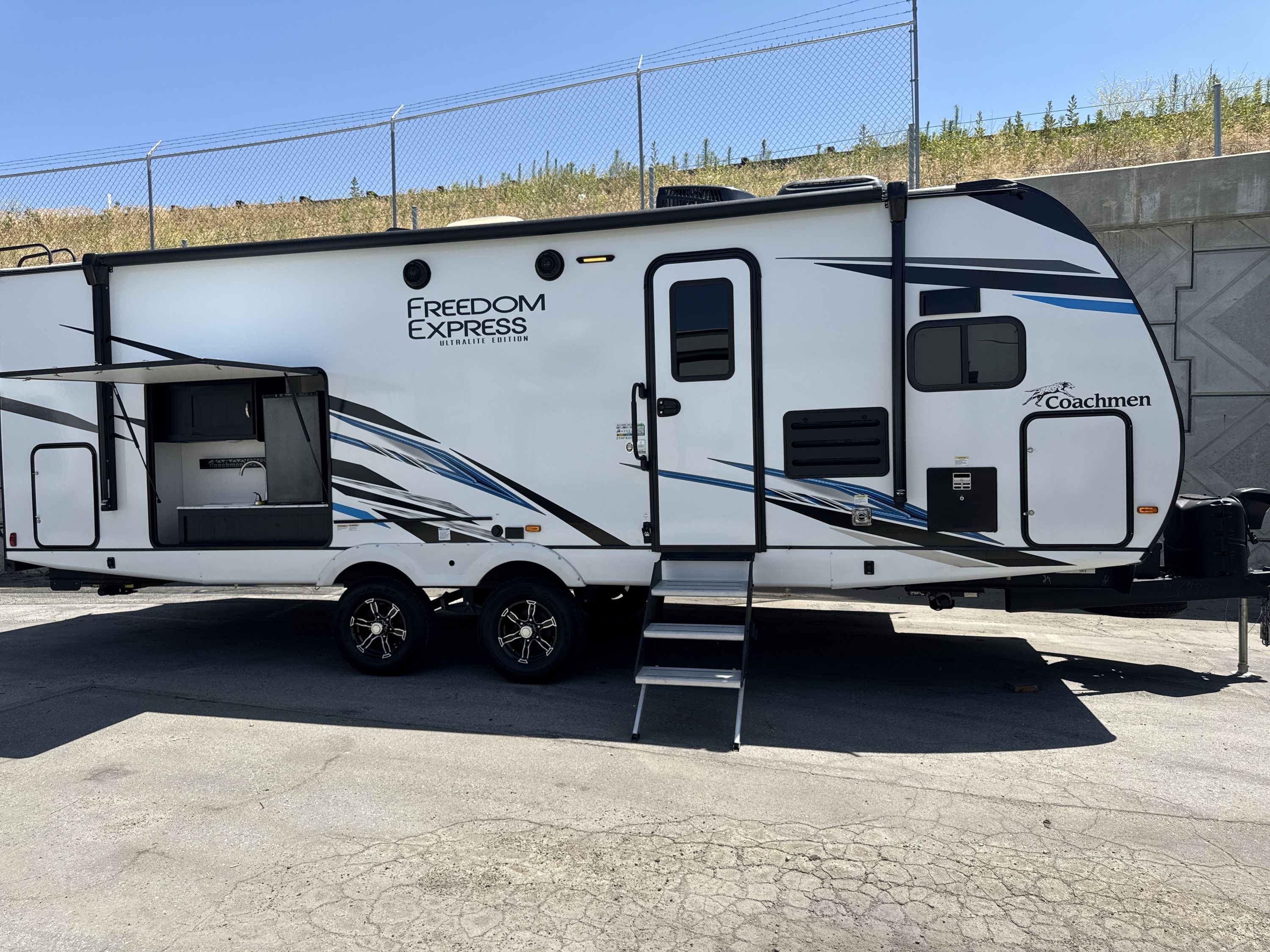 2023 Coachmen FREEDOM EXPRESS ULTRA LITE 259FKDS in newhall CA