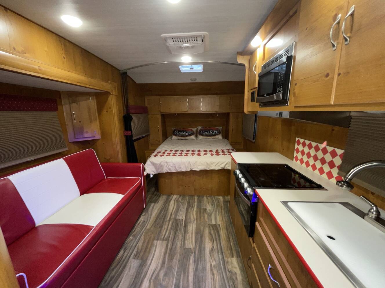 A photo of this 2024 Gulf Stream VINTAGE CRUISER 19CSK