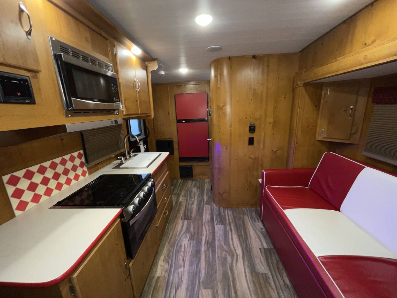 A photo of this 2024 Gulf Stream VINTAGE CRUISER 19CSK