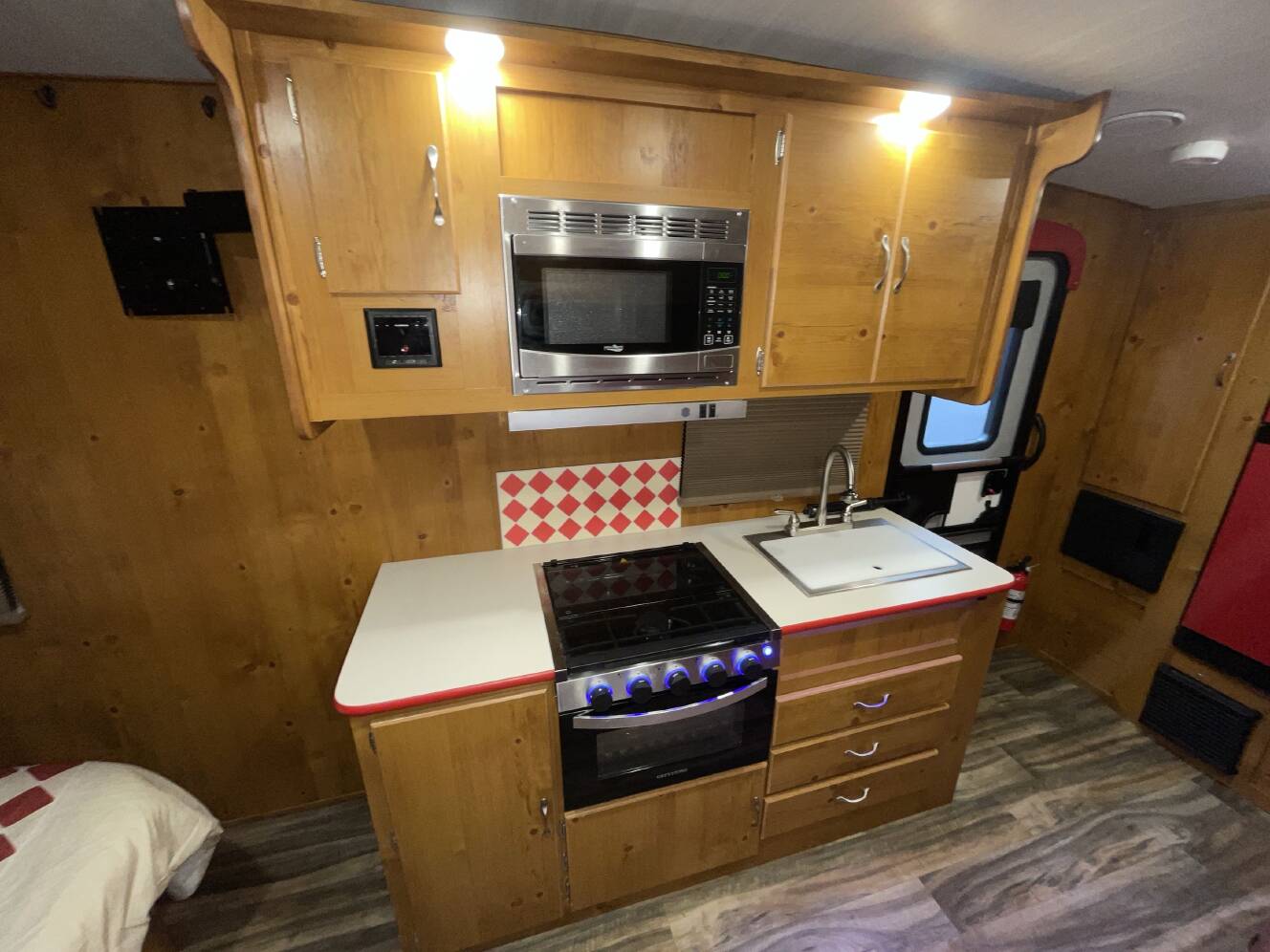 A photo of this 2024 Gulf Stream VINTAGE CRUISER 19CSK